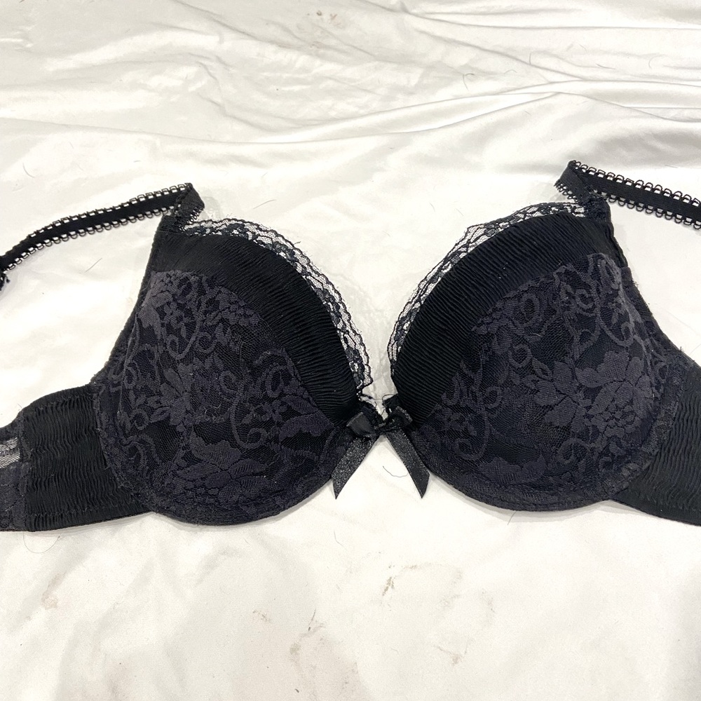 Isadora Paccini black laced bra